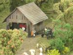 Stillleben mit Hahn und Trecker
